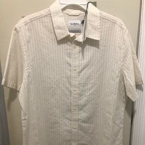 Standard fit short sleeve button up shirt